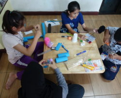 Ateliers manuels pour les enfants du programme CPCR en Thaïlande