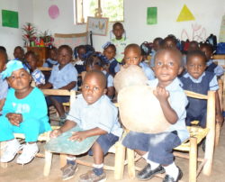 Classe d'enfants en Haïti avec le programme ADEMA