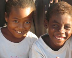 Portrait de deux enfants malgaches - Bel Avenir