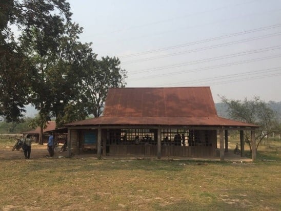 Structure qui accueillait les élèves du village d'Odeka au Cambodge