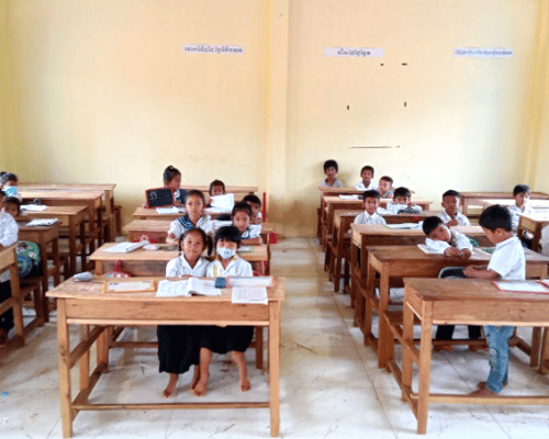 Les élèves dans leur nouvelle école financée par PARTAGE