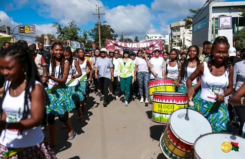 "Marche de solidarité féminine" - Madagascar - Bel Avenir pour la journée internationale des droits des filles