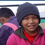 Jeune garçon bénéficiaire qui a vécu dans les rues du Népal
