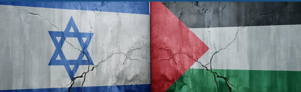 Photos des drapeaux d'Israël et de Palestine sur des murs.